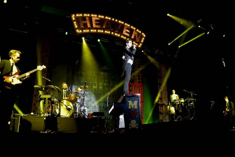 Ještě jednou Mika: Hravý pop naplnil Forum Karlín pozitivní energií