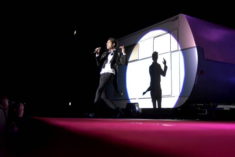 Ještě jednou Mika: Hravý pop naplnil Forum Karlín pozitivní energií