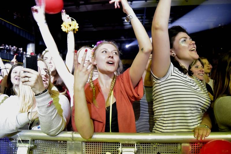 Ještě jednou Mika: Hravý pop naplnil Forum Karlín pozitivní energií