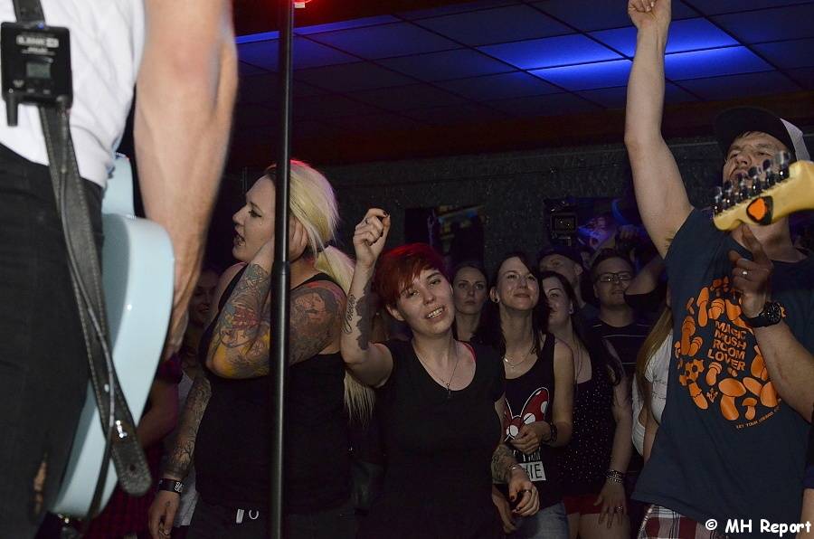 zakázanÝovoce v Kalikováku: Energie a hity rozpumpovaly diváky v Plzni