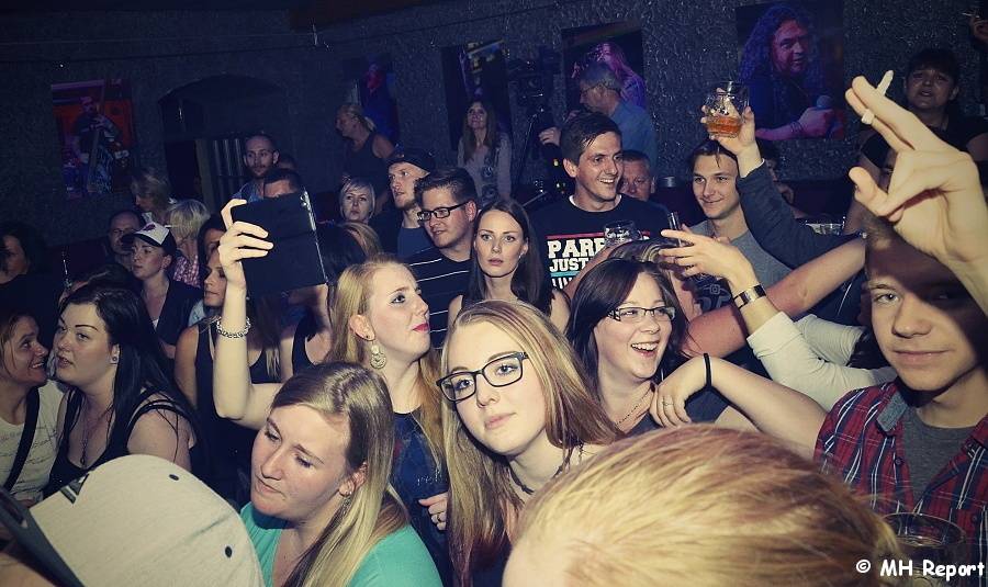 zakázanÝovoce v Kalikováku: Energie a hity rozpumpovaly diváky v Plzni