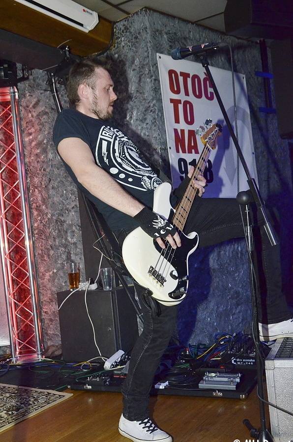 zakázanÝovoce v Kalikováku: Energie a hity rozpumpovaly diváky v Plzni