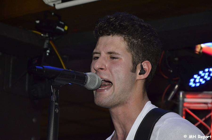 zakázanÝovoce v Kalikováku: Energie a hity rozpumpovaly diváky v Plzni