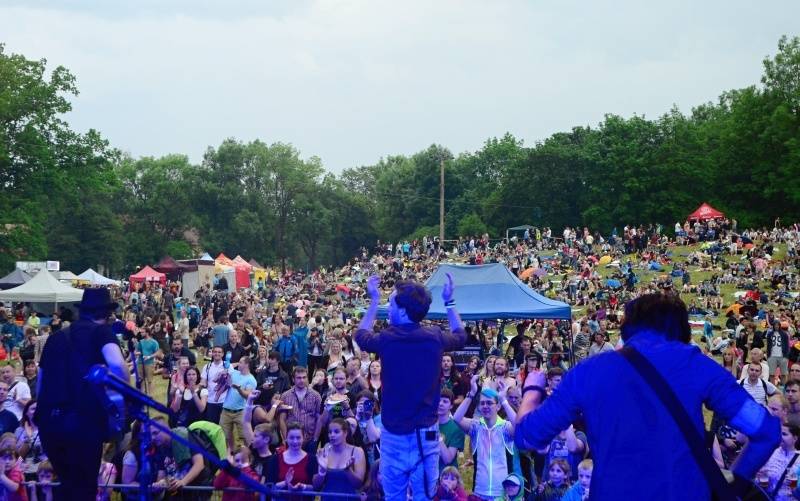 ONLINE: Okoř se šťávou (II.): Hvězdami večerního programu jsou Visací zámek, Sto zvířat, Slza nebo Rybičky 48