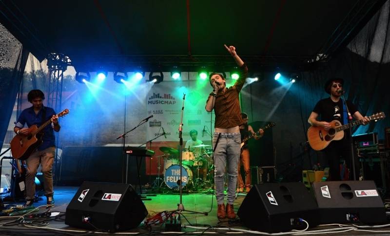 ONLINE: Okoř se šťávou (II.): Hvězdami večerního programu jsou Visací zámek, Sto zvířat, Slza nebo Rybičky 48