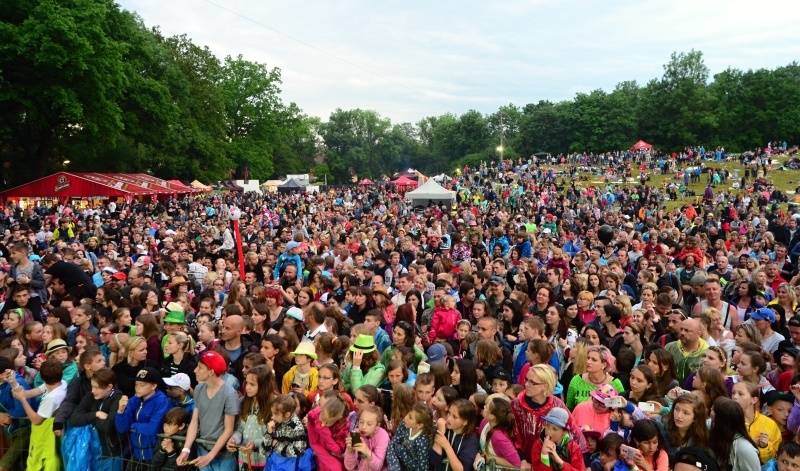 ONLINE: Okoř se šťávou (II.): Hvězdami večerního programu jsou Visací zámek, Sto zvířat, Slza nebo Rybičky 48