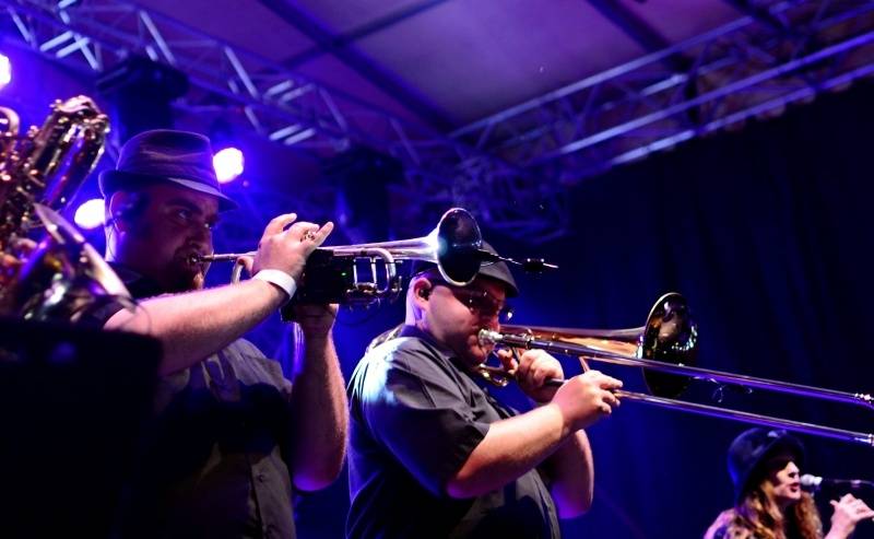 ONLINE: Okoř se šťávou (II.): Hvězdami večerního programu jsou Visací zámek, Sto zvířat, Slza nebo Rybičky 48