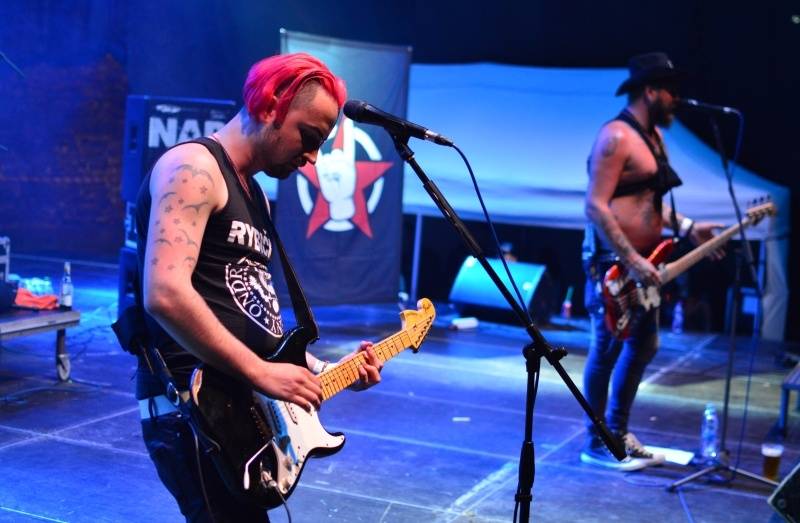 ONLINE: Okoř se šťávou (II.): Hvězdami večerního programu jsou Visací zámek, Sto zvířat, Slza nebo Rybičky 48