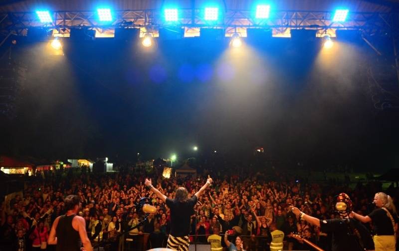 ONLINE: Okoř se šťávou (II.): Hvězdami večerního programu jsou Visací zámek, Sto zvířat, Slza nebo Rybičky 48