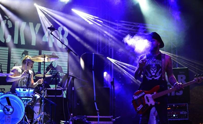 ONLINE: Okoř se šťávou (II.): Hvězdami večerního programu jsou Visací zámek, Sto zvířat, Slza nebo Rybičky 48