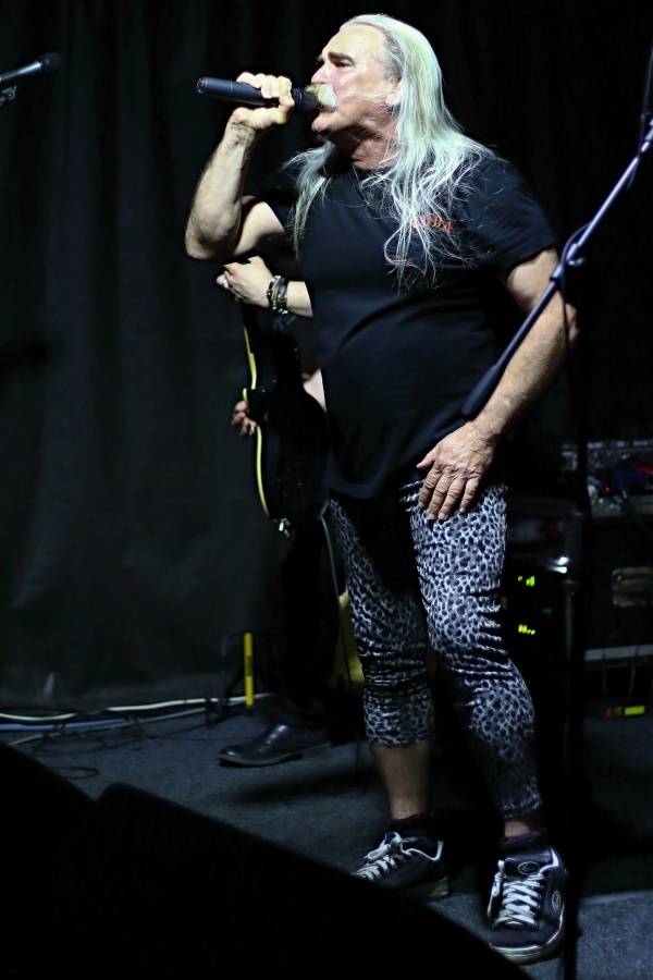 CODA v Litvínově: rocker v tygrovaných legínách a třicet lidí v sále