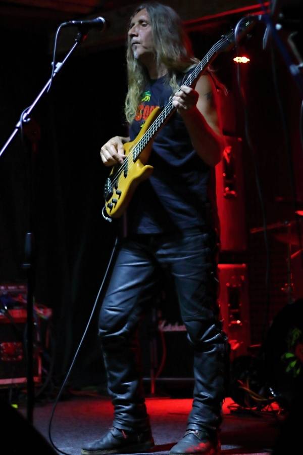 CODA v Litvínově: rocker v tygrovaných legínách a třicet lidí v sále