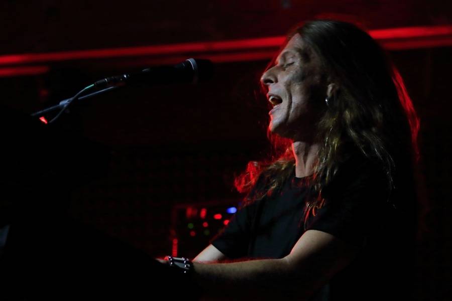 CODA v Litvínově: rocker v tygrovaných legínách a třicet lidí v sále