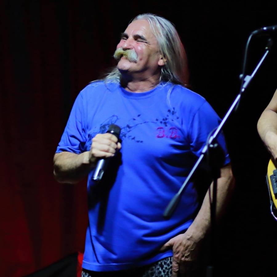 CODA v Litvínově: rocker v tygrovaných legínách a třicet lidí v sále