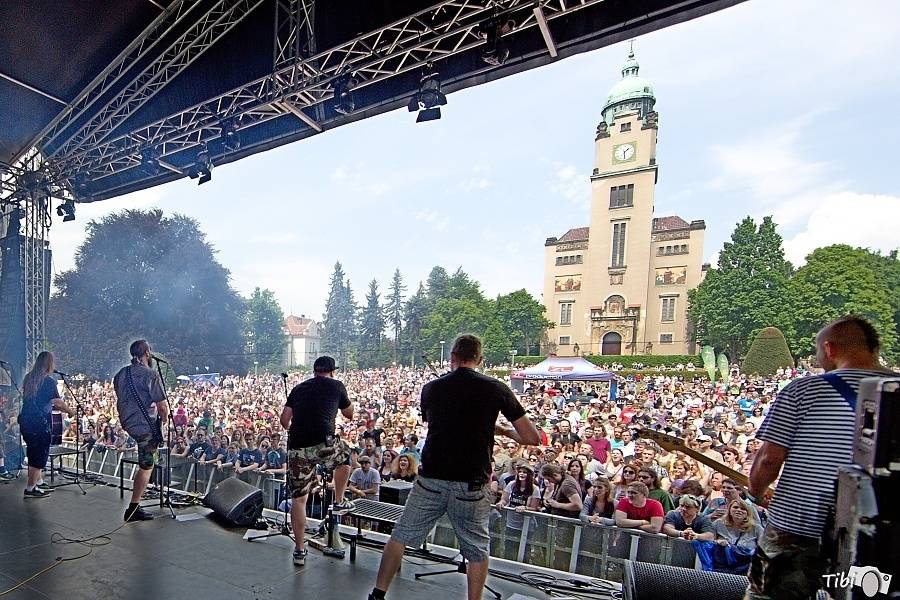 Bohnice obsadily hudební hvězdy: Na Mezi Ploty vystoupili Divokej Bill, Pipes And Pints a další