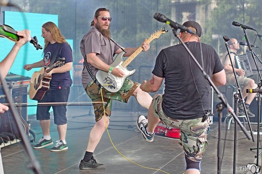 Bohnice obsadily hudební hvězdy: Na Mezi Ploty vystoupili Divokej Bill, Pipes And Pints a další