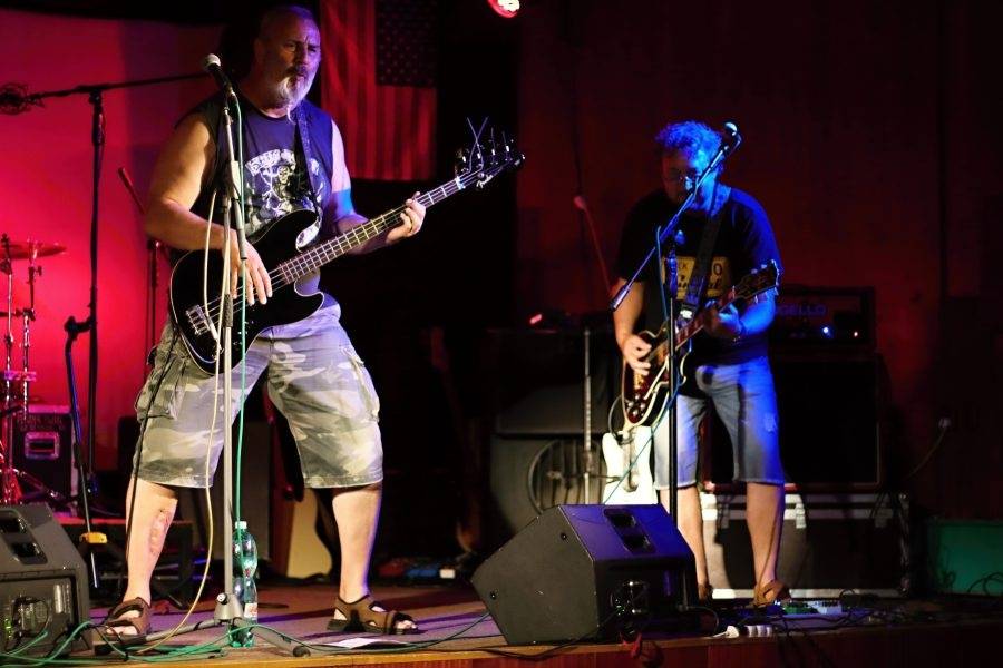 Her & Kings County v Mostě hájili postavení nejdivočejší country kapely všech dob