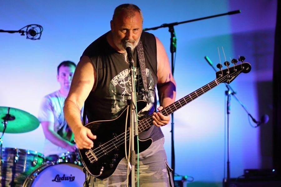 Her & Kings County v Mostě hájili postavení nejdivočejší country kapely všech dob