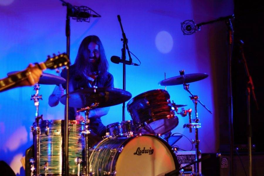 Her & Kings County v Mostě hájili postavení nejdivočejší country kapely všech dob