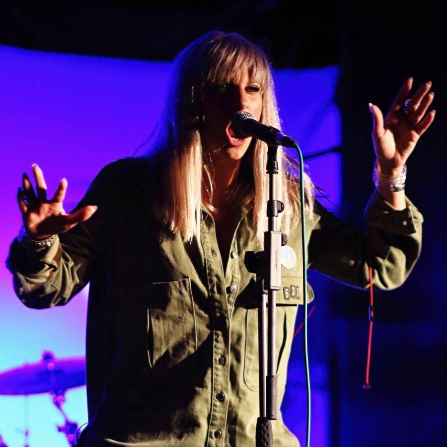 Her & Kings County v Mostě hájili postavení nejdivočejší country kapely všech dob