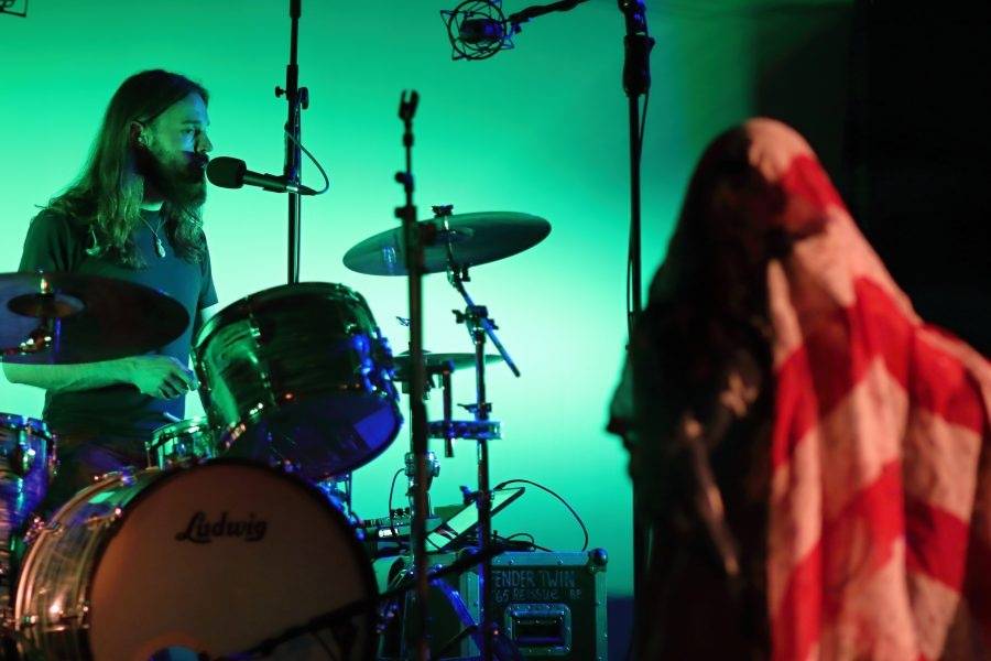 Her & Kings County v Mostě hájili postavení nejdivočejší country kapely všech dob