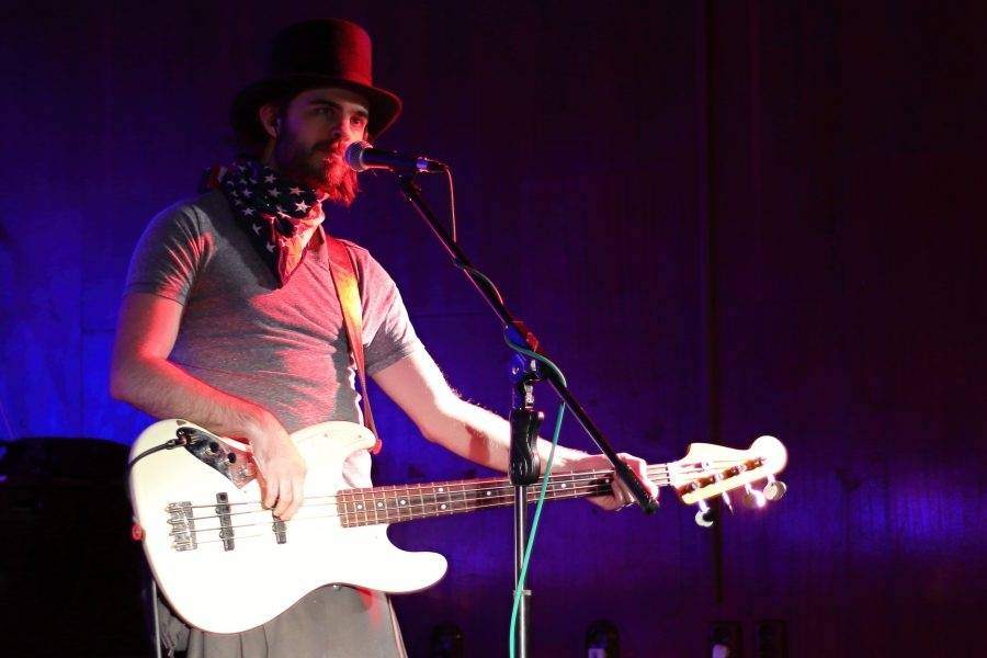 Her & Kings County v Mostě hájili postavení nejdivočejší country kapely všech dob