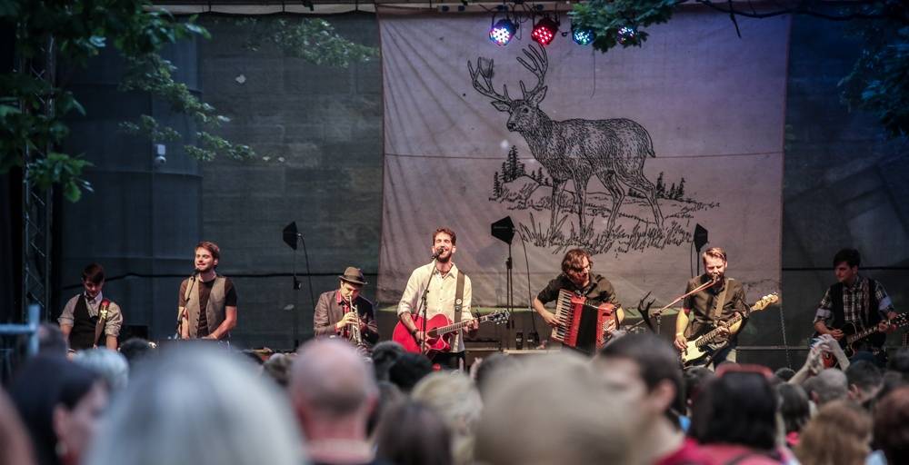 Jelen a Kateřina Marie Tichá ovládli Střelecký ostrov, hráli i písně z nové desky