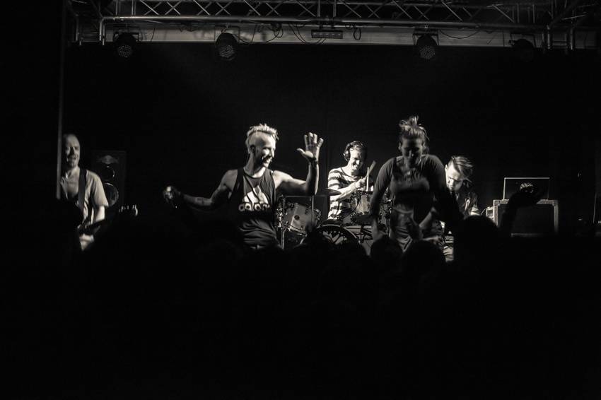 Skyline pokřtili album na vodě! Z Cargo Gallery se stala džungle