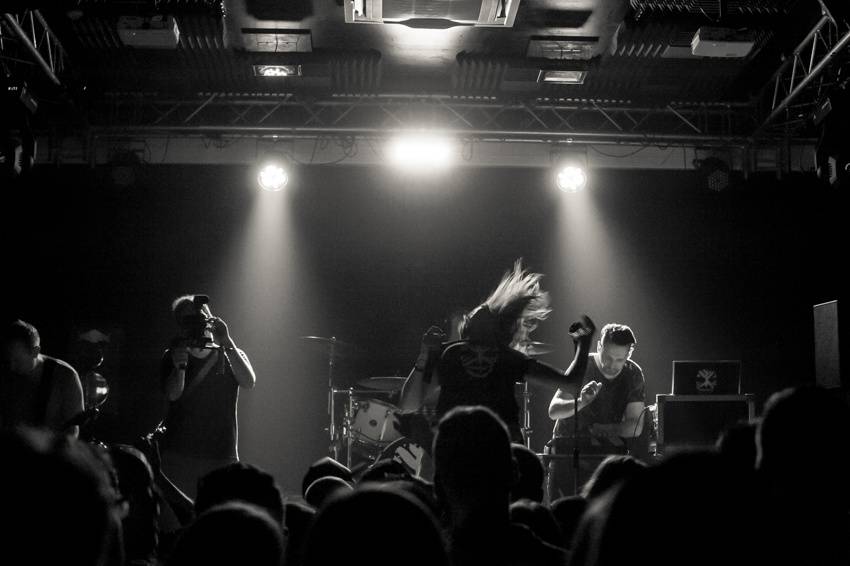 Skyline pokřtili album na vodě! Z Cargo Gallery se stala džungle