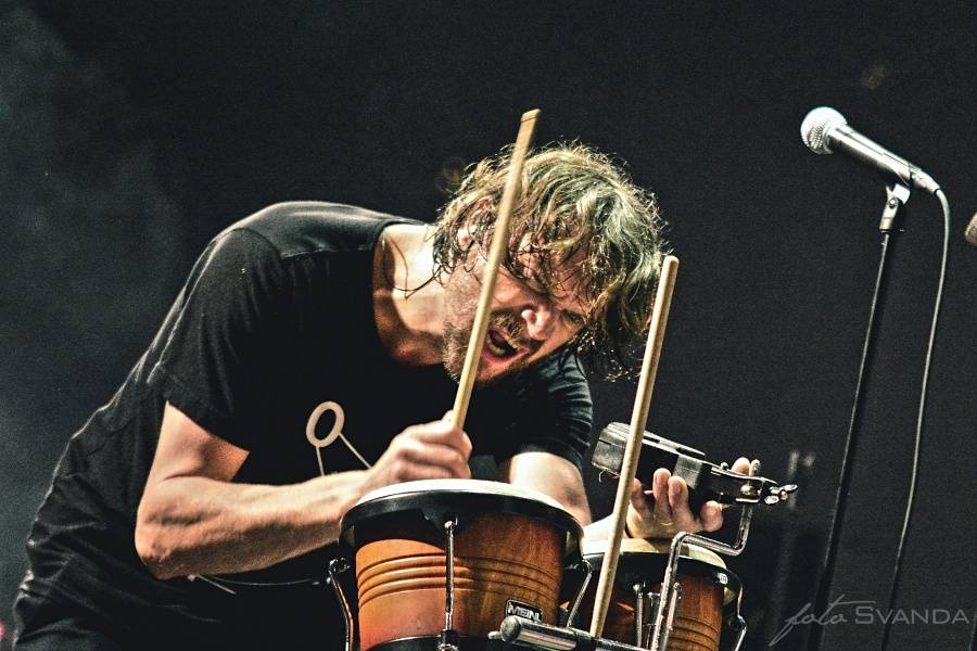 Trička létala vzduchem! J.A.R. svlékli brněnský akustický chrám