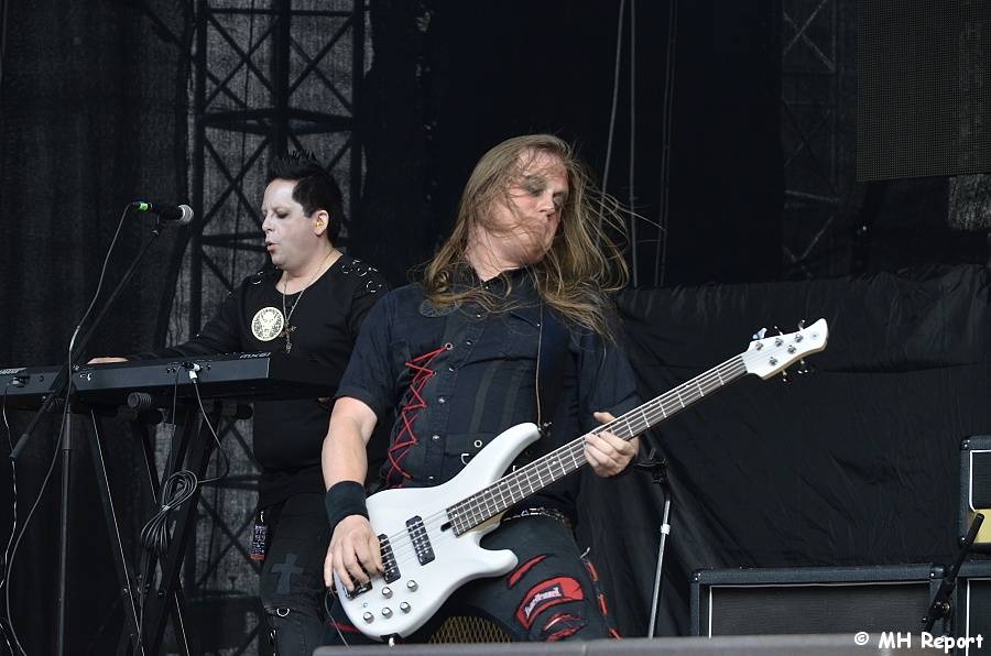 Plzeň žije metalem: Nightwish dostali v první den Metalfestu platinovou desku