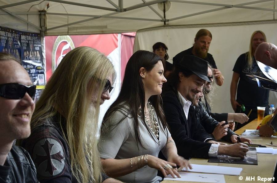 Plzeň žije metalem: Nightwish dostali v první den Metalfestu platinovou desku
