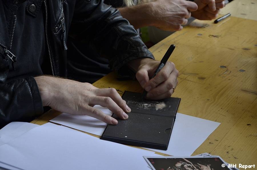 Plzeň žije metalem: Nightwish dostali v první den Metalfestu platinovou desku