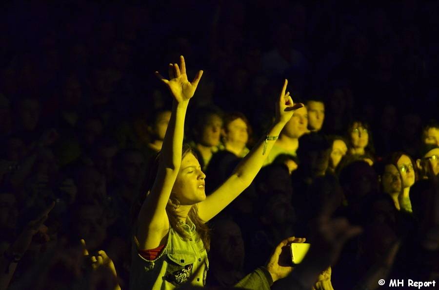 Plzeň žije metalem: Nightwish dostali v první den Metalfestu platinovou desku