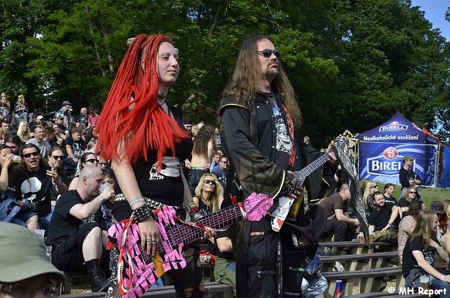 Plzeň žije metalem: Nightwish dostali v první den Metalfestu platinovou desku