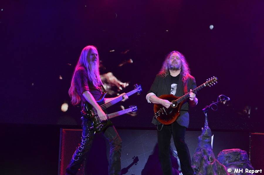 Plzeň žije metalem: Nightwish dostali v první den Metalfestu platinovou desku