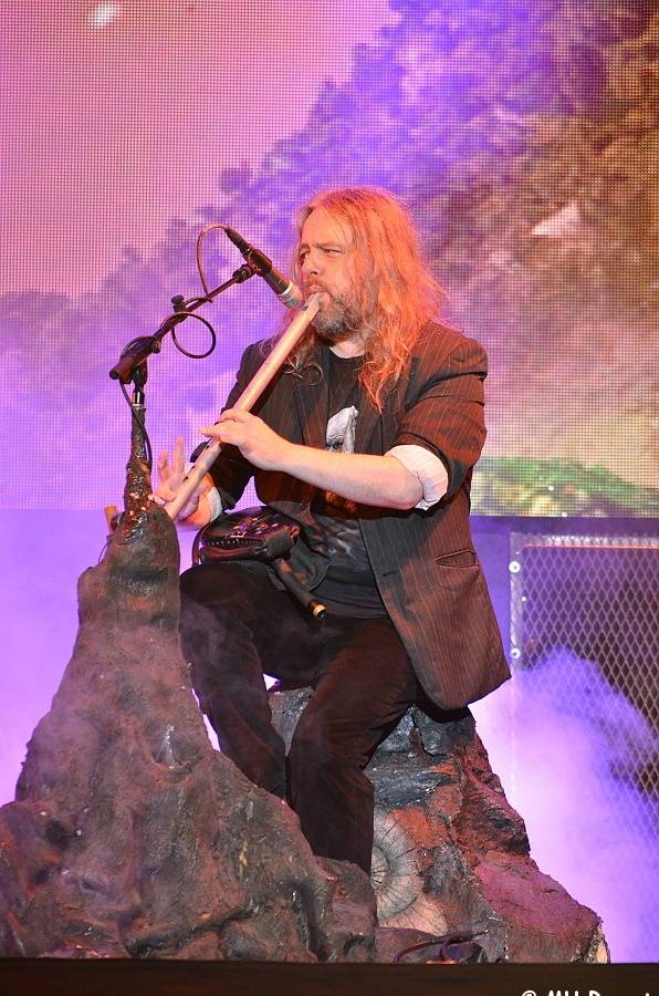 Plzeň žije metalem: Nightwish dostali v první den Metalfestu platinovou desku