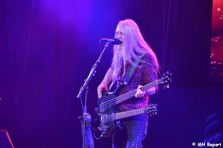 Plzeň žije metalem: Nightwish dostali v první den Metalfestu platinovou desku