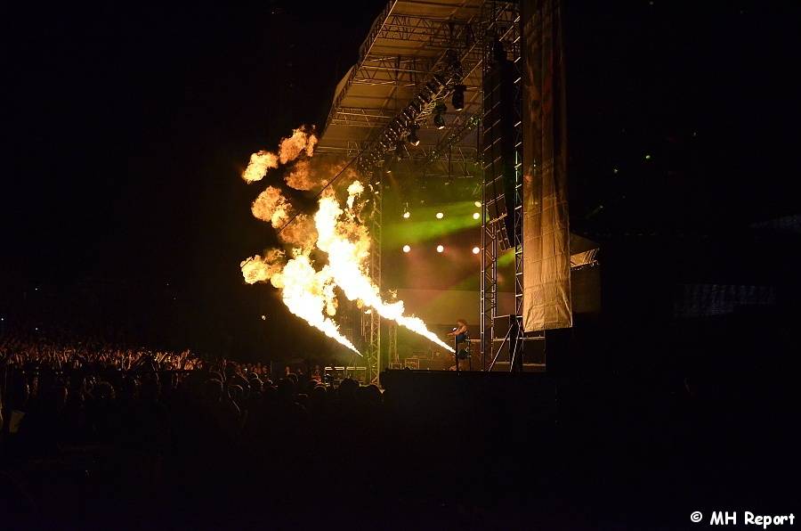 Plzeň žije metalem: Nightwish dostali v první den Metalfestu platinovou desku