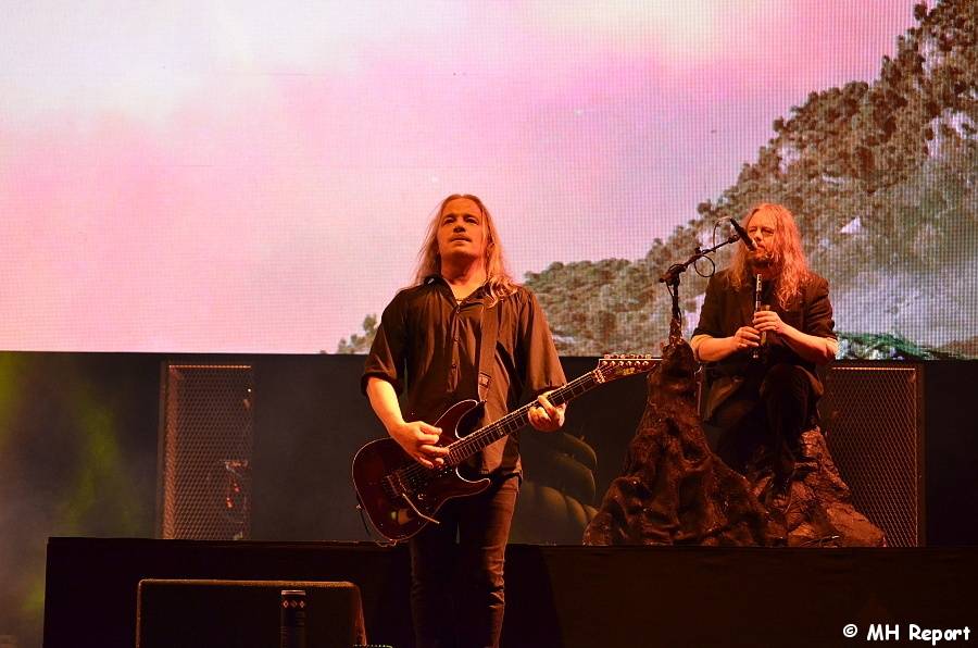 Plzeň žije metalem: Nightwish dostali v první den Metalfestu platinovou desku