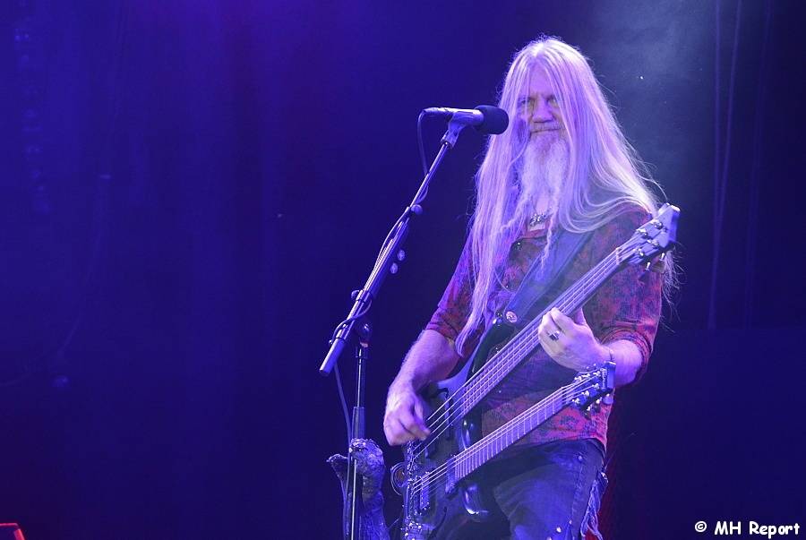 Plzeň žije metalem: Nightwish dostali v první den Metalfestu platinovou desku