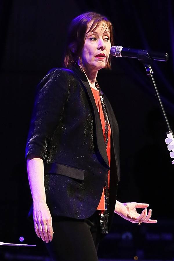 Intimní Suzanne Vega potěšila ve Zlíně písničkami i podpisy