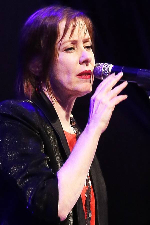 Intimní Suzanne Vega potěšila ve Zlíně písničkami i podpisy