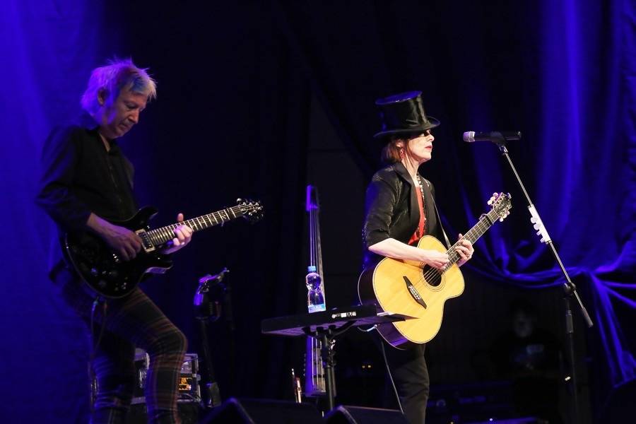 Intimní Suzanne Vega potěšila ve Zlíně písničkami i podpisy