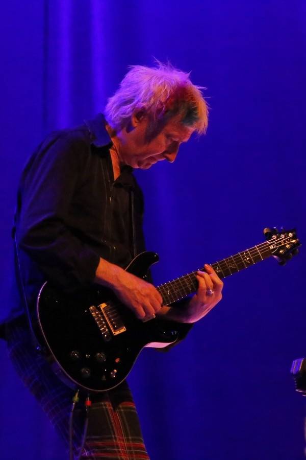 Intimní Suzanne Vega potěšila ve Zlíně písničkami i podpisy