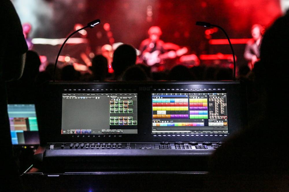 Simon Neil z Biffy Clyro řval jako lev a s ním i stovky lidí v Lucerně