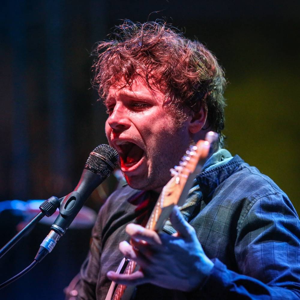 Simon Neil z Biffy Clyro řval jako lev a s ním i stovky lidí v Lucerně