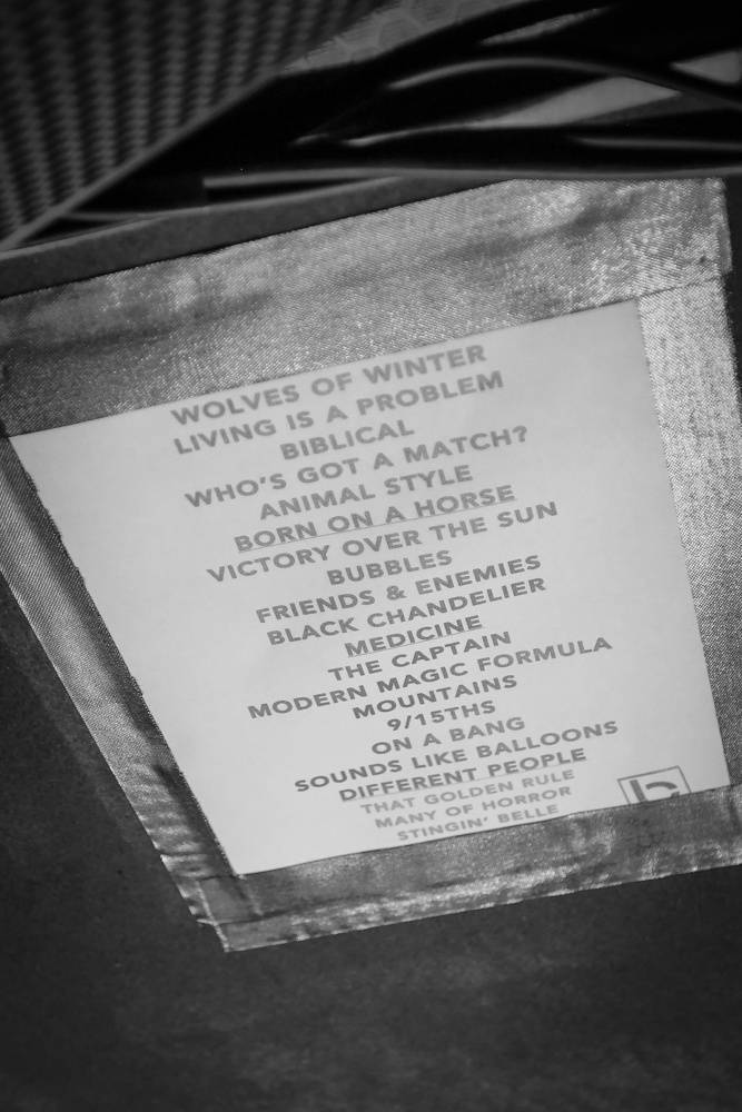 Simon Neil z Biffy Clyro řval jako lev a s ním i stovky lidí v Lucerně