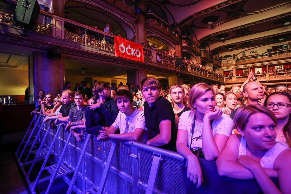 Simon Neil z Biffy Clyro řval jako lev a s ním i stovky lidí v Lucerně