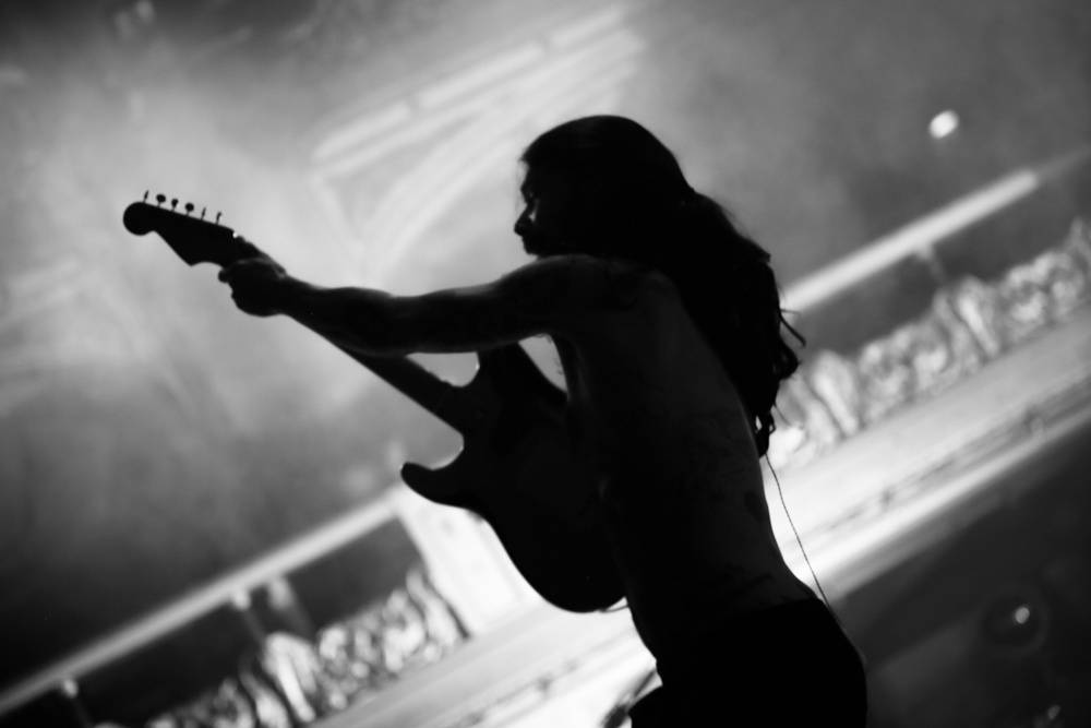 Simon Neil z Biffy Clyro řval jako lev a s ním i stovky lidí v Lucerně